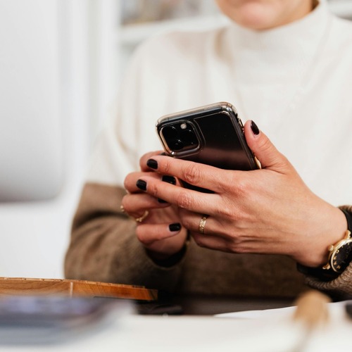 The Benefits of Scheduling Tools vs. Paper Calendars for Better Time Management