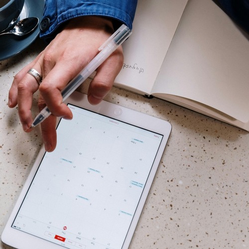 5 Best Scheduling Apps for Make-Up Artists