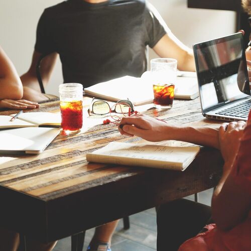 Struggling with Unorganized Meetings? Here’s How to Write a Clear Agenda